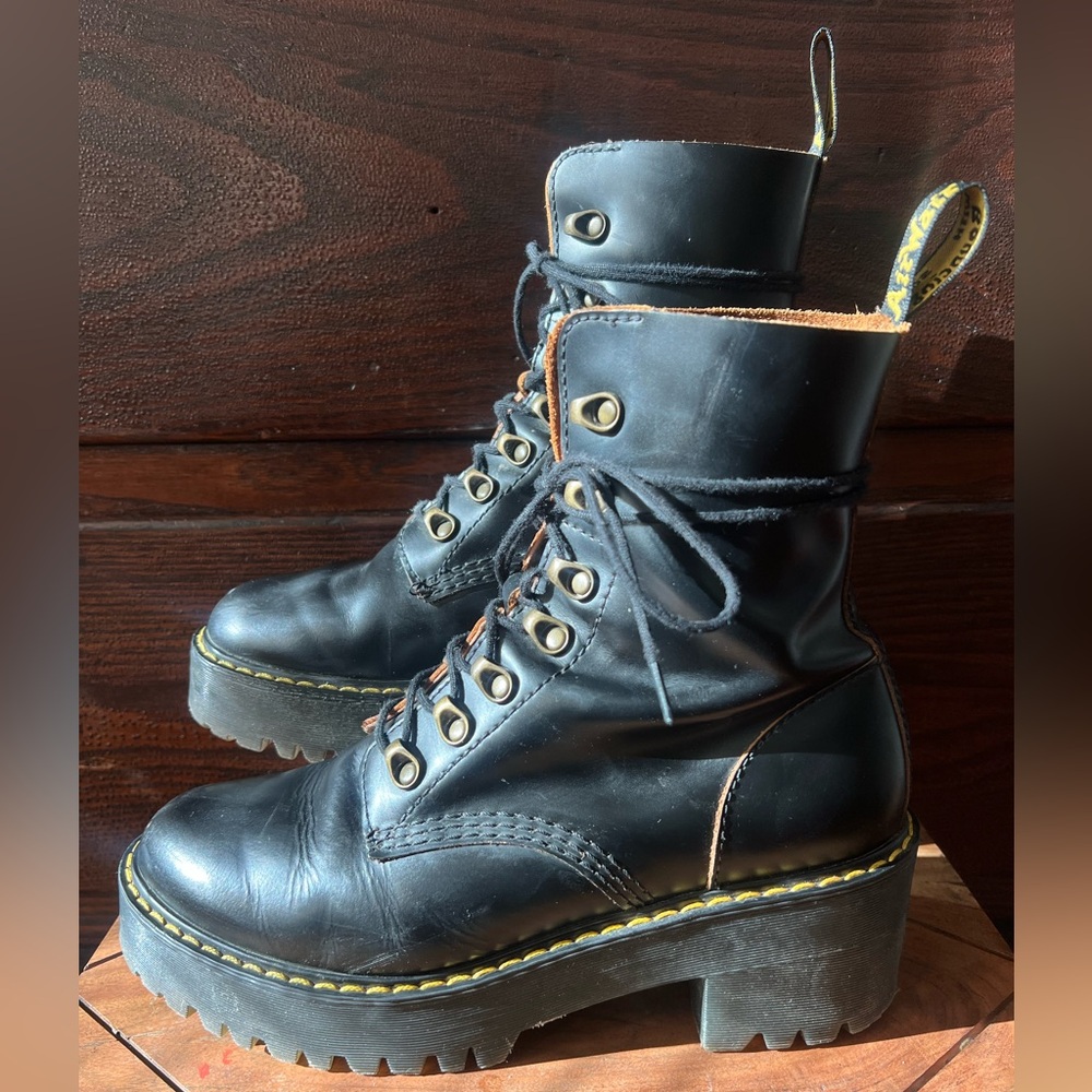 Dr. Martens - Leona Vintage Leather Heeled Boots - Black